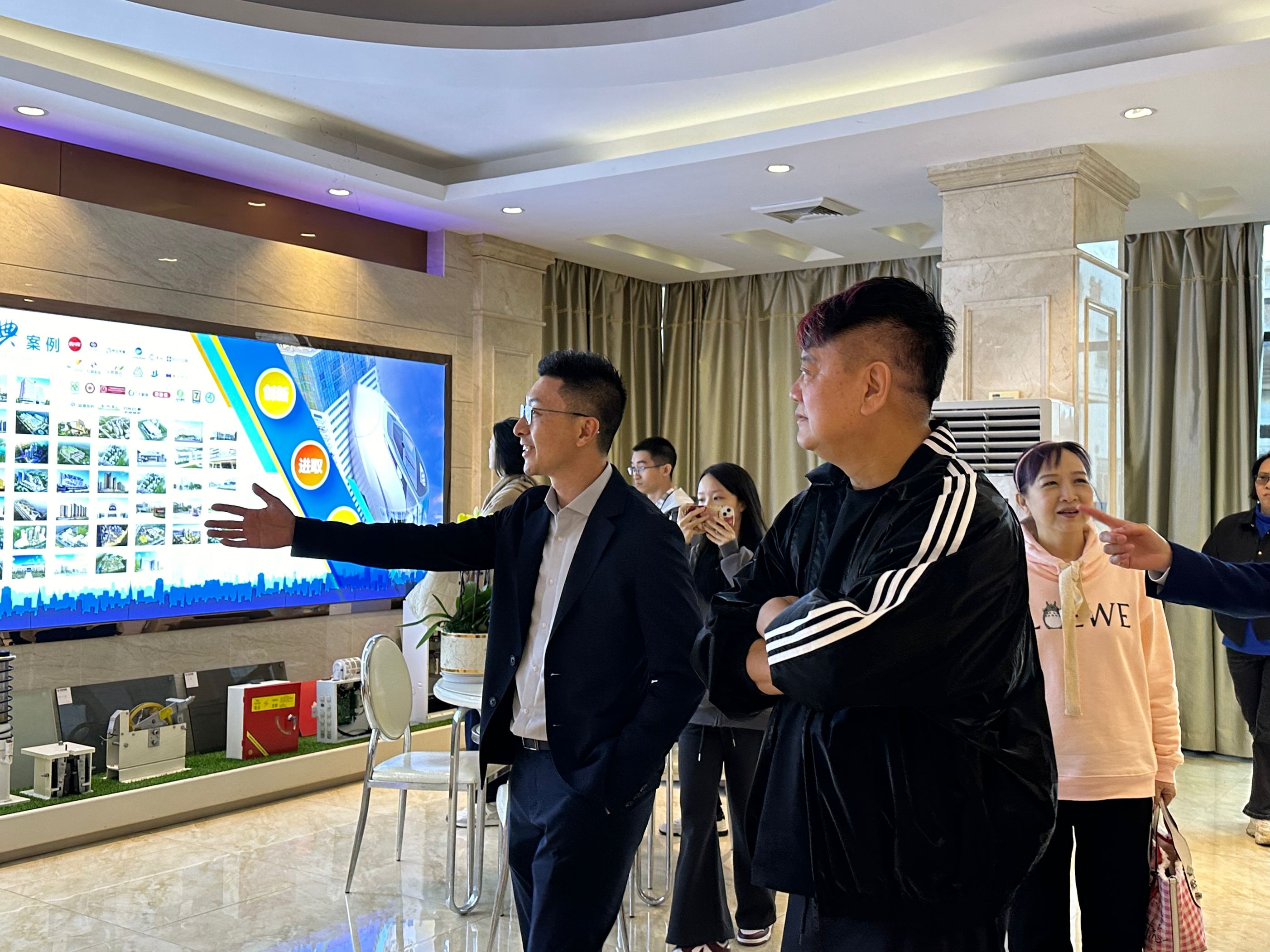 “叻哥”走進廣東日芝電梯，探索智能電梯的無限可能